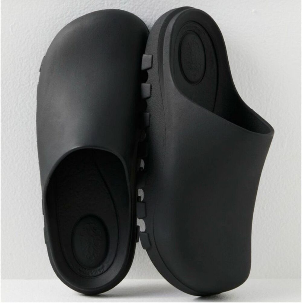 FP MOVEMENT Black Halftime Slip On Clogs-8.5